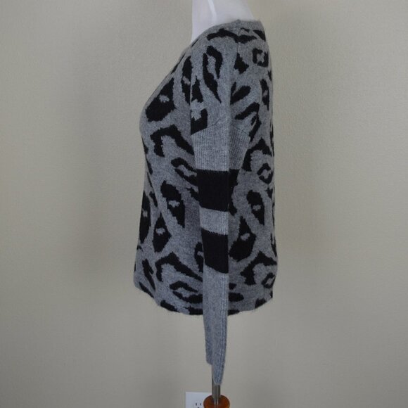 John + Jenn Finn Varsity Leopard Sweater M - Picture 4 of 7